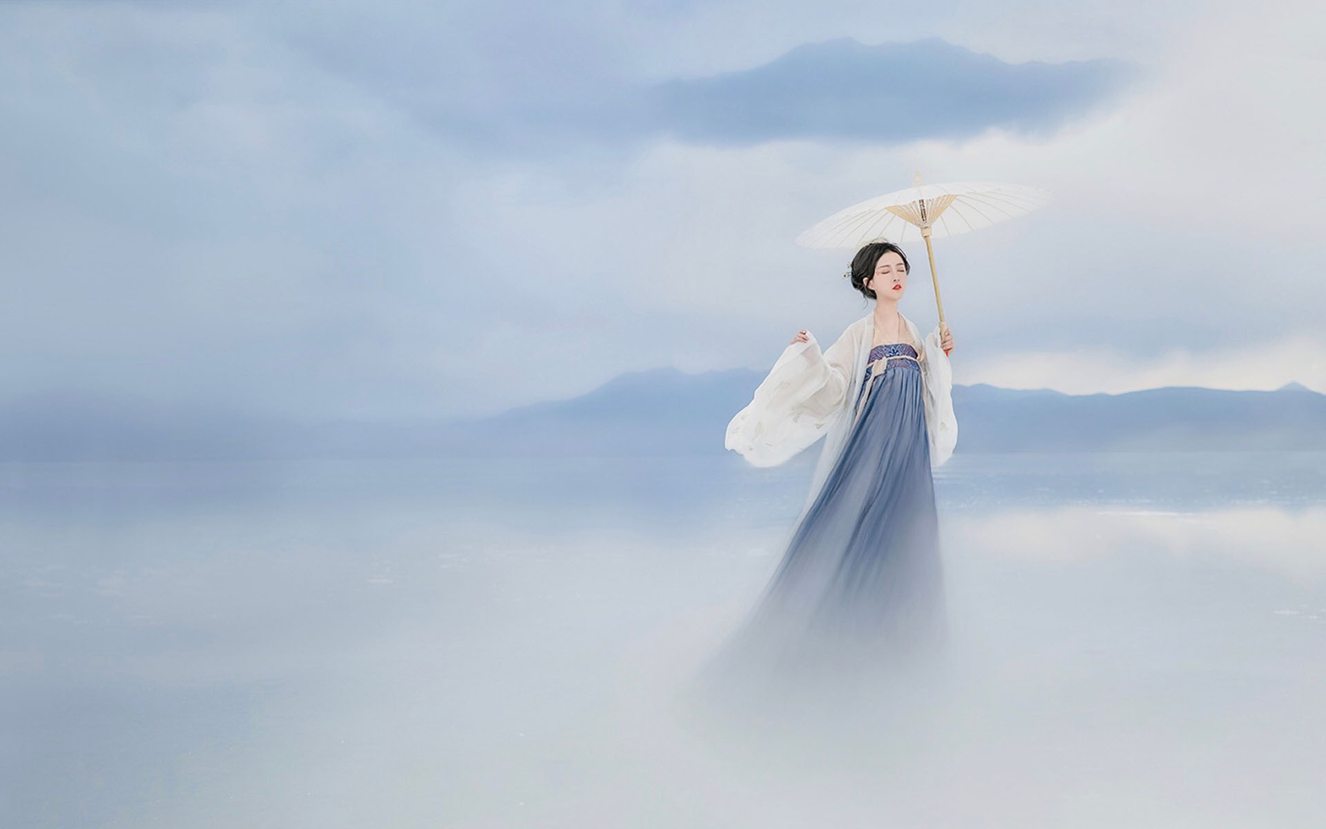 古典仙氣美女高清桌面壁紙 鞋履發(fā)飾中的東方韻致