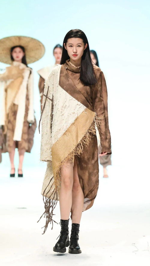 東華大學(xué)17級服裝設(shè)計專業(yè)畢業(yè)設(shè)計秀（下） 鞋帽藝術(shù)的創(chuàng)新表達(dá)